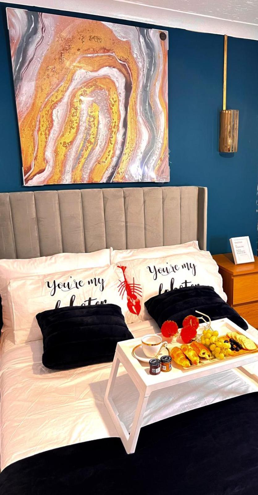 Luxe Smart Home - Basildon Serviced Accommodation - 7 Mins Walk To Basildon Town Centre, Hospital & Train Station Exterior photo